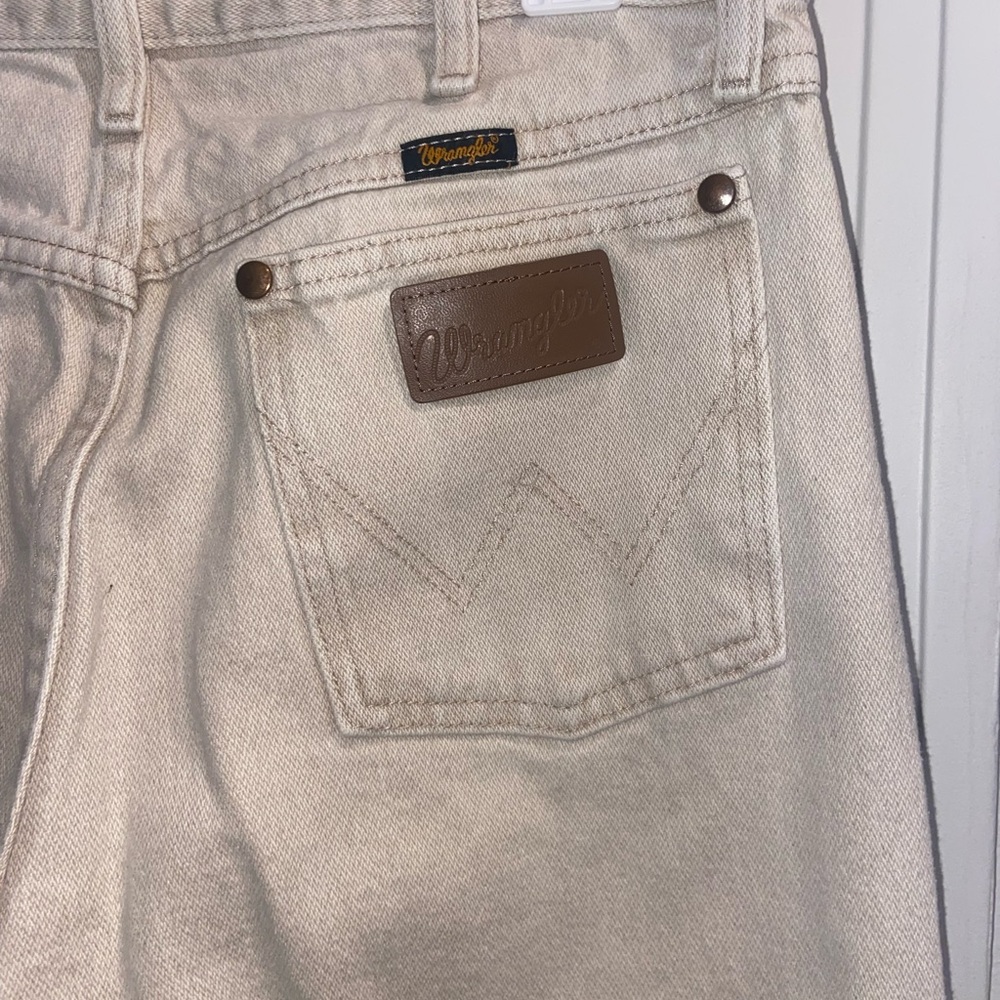 Tan vintage wrangler jeans. Size 32x34.